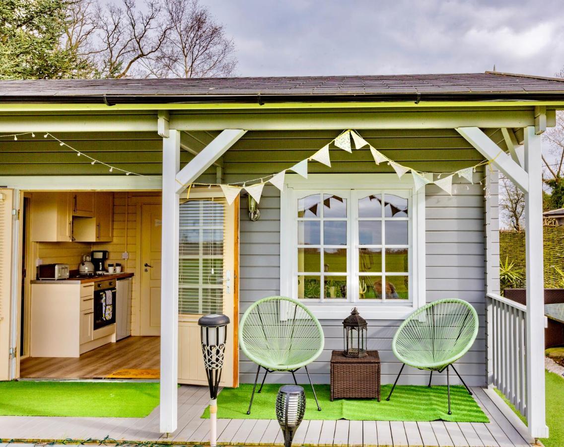 The Retreat Log Cabin Sudbury  Exterior photo